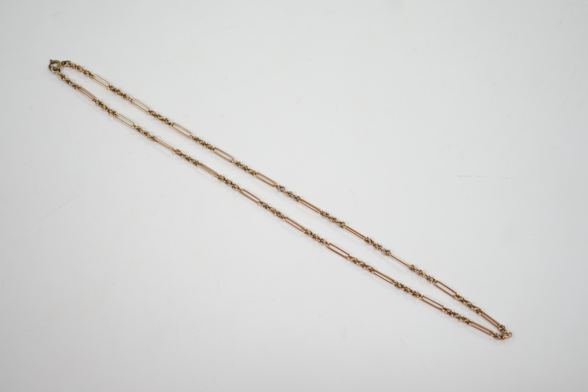 A yellow metal chain, 46cm, 9.2 grams.